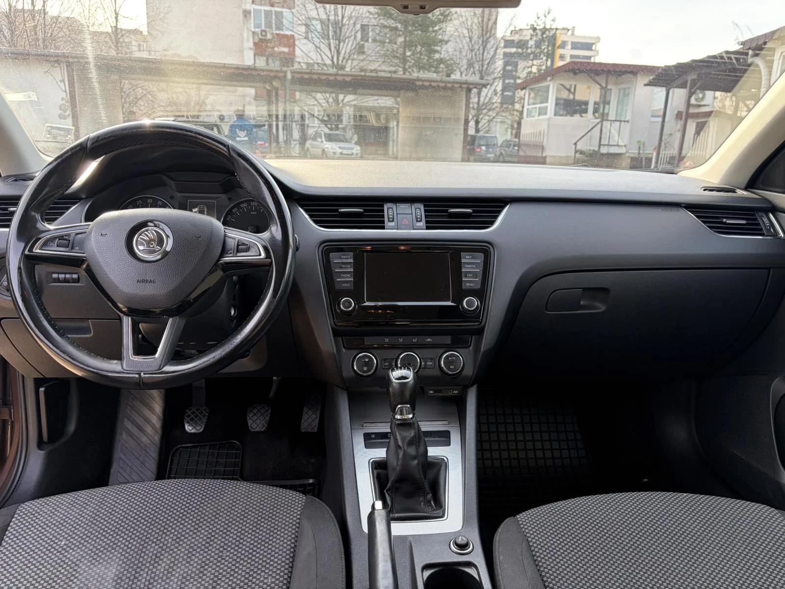 Skoda Octavia 1.6 TDI, снимка 7 - Автомобили и джипове - 53981128