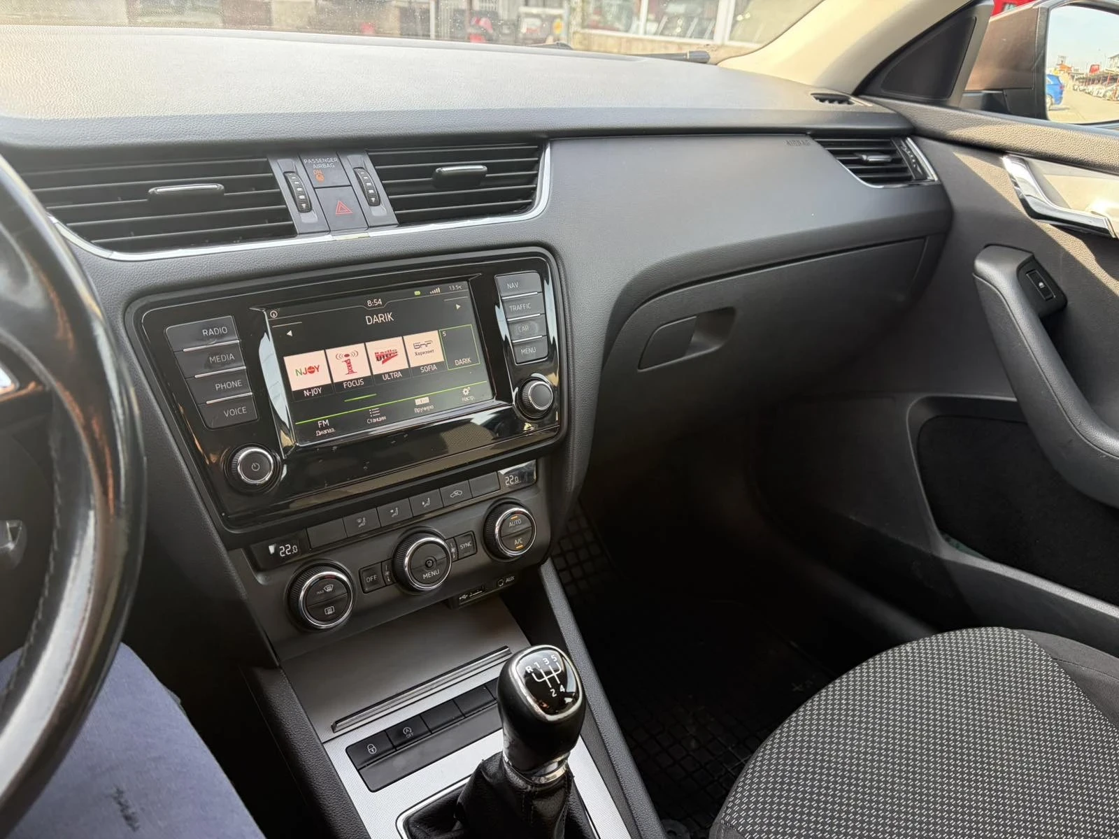 Skoda Octavia 1.6 TDI, снимка 8 - Автомобили и джипове - 53981128