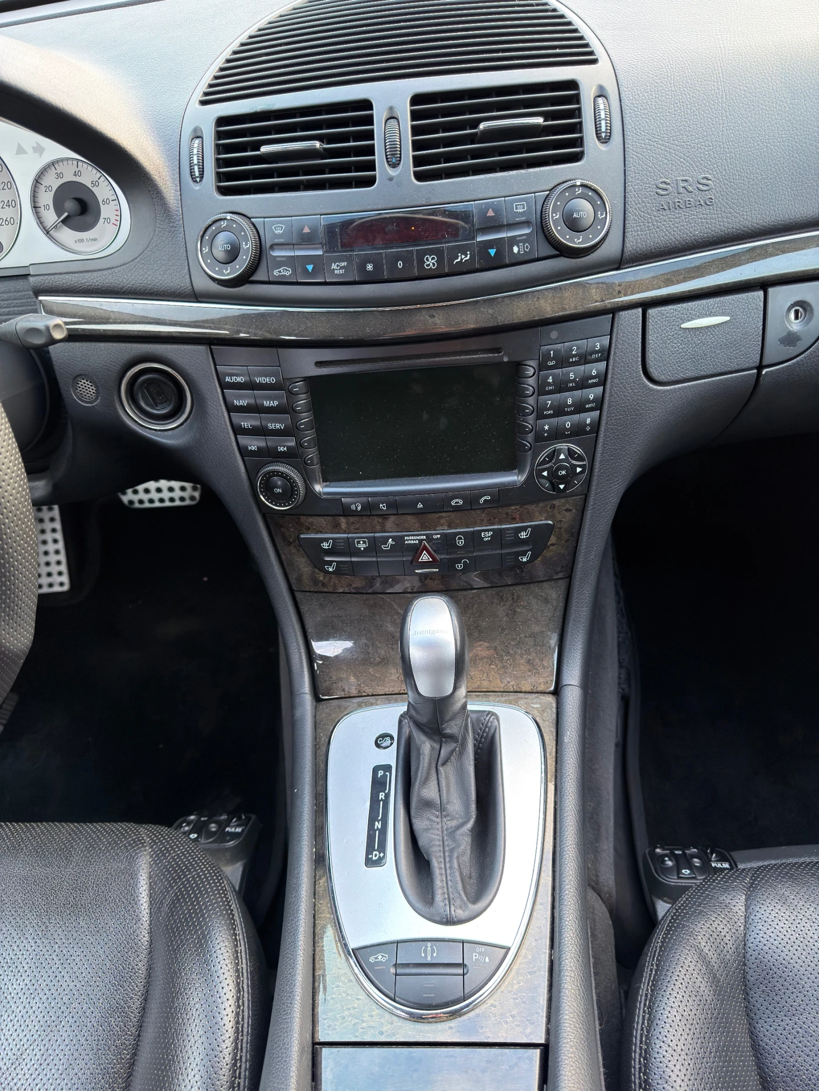 Mercedes-Benz E 500 AMG/FULL/LPG, снимка 9 - Автомобили и джипове - 54083315