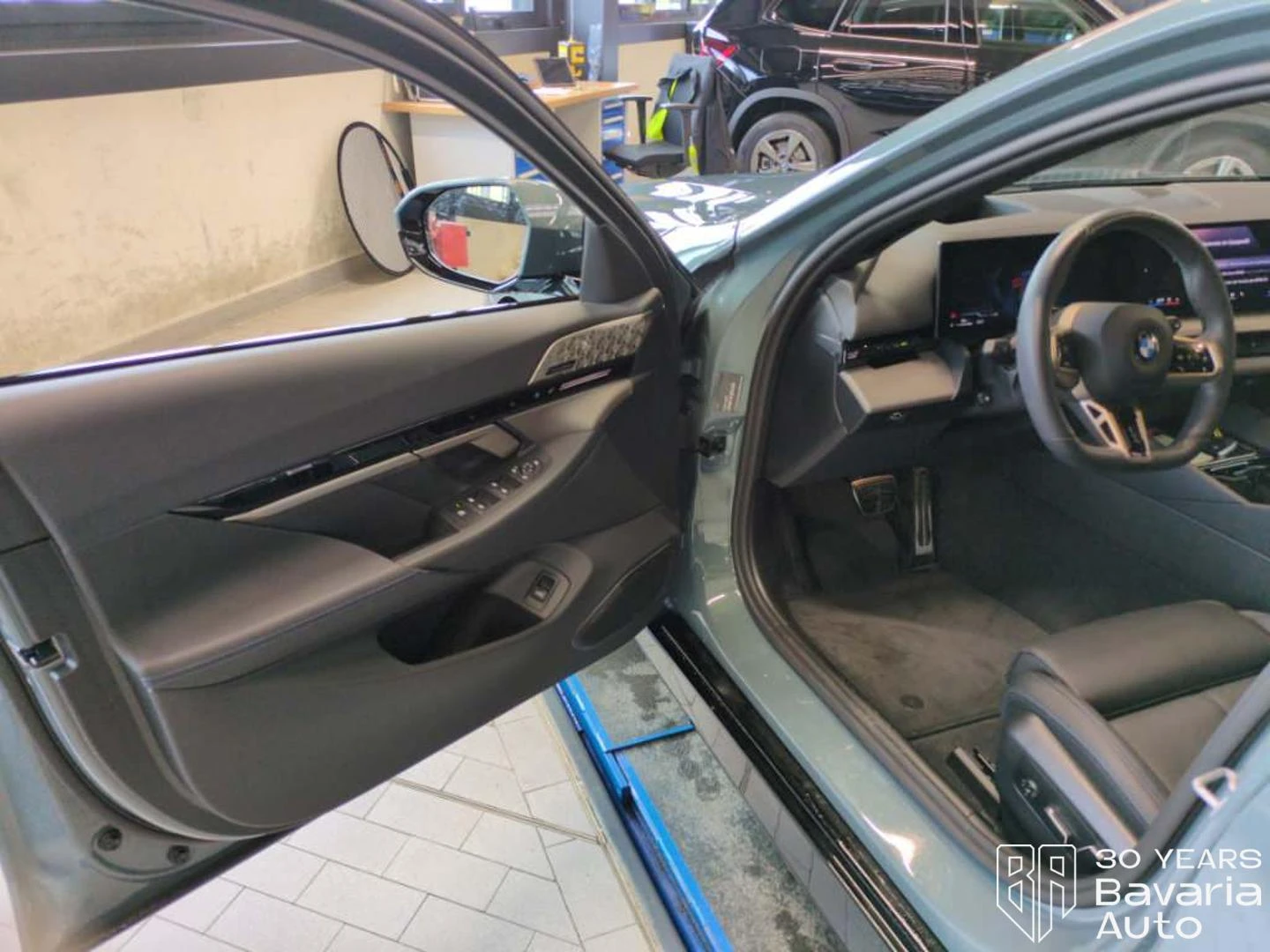 BMW 520 d xDrive Touring M Sport Paket, снимка 6 - Автомобили и джипове - 54321030