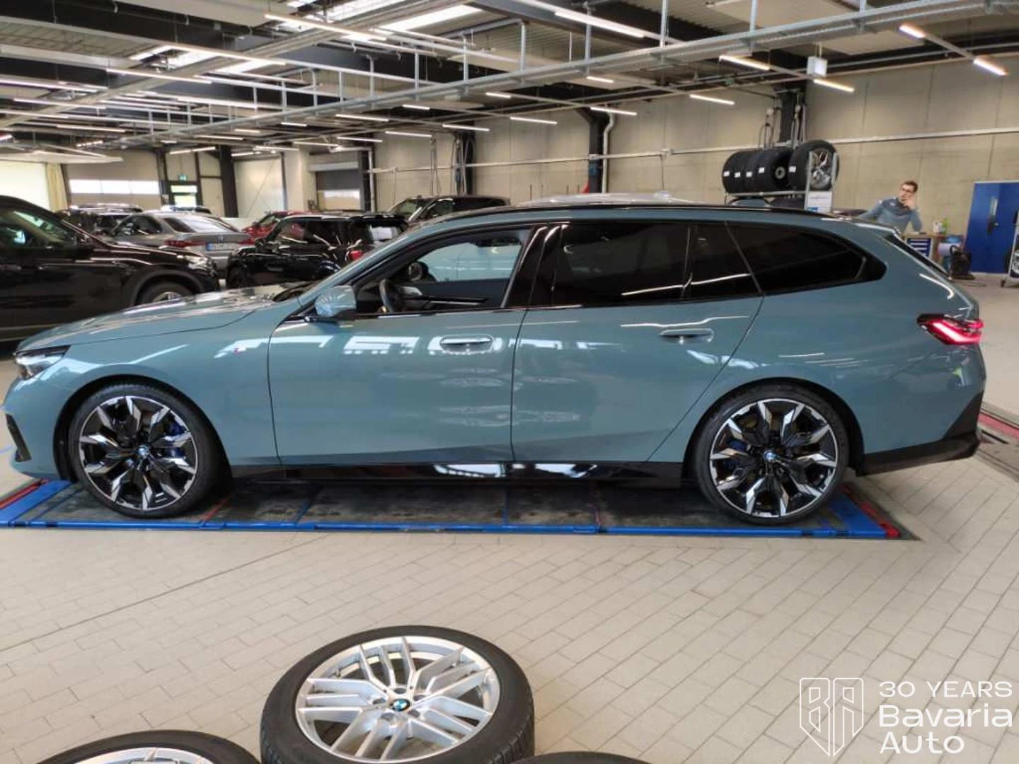 BMW 520 d xDrive Touring M Sport Paket, снимка 2 - Автомобили и джипове - 54321030