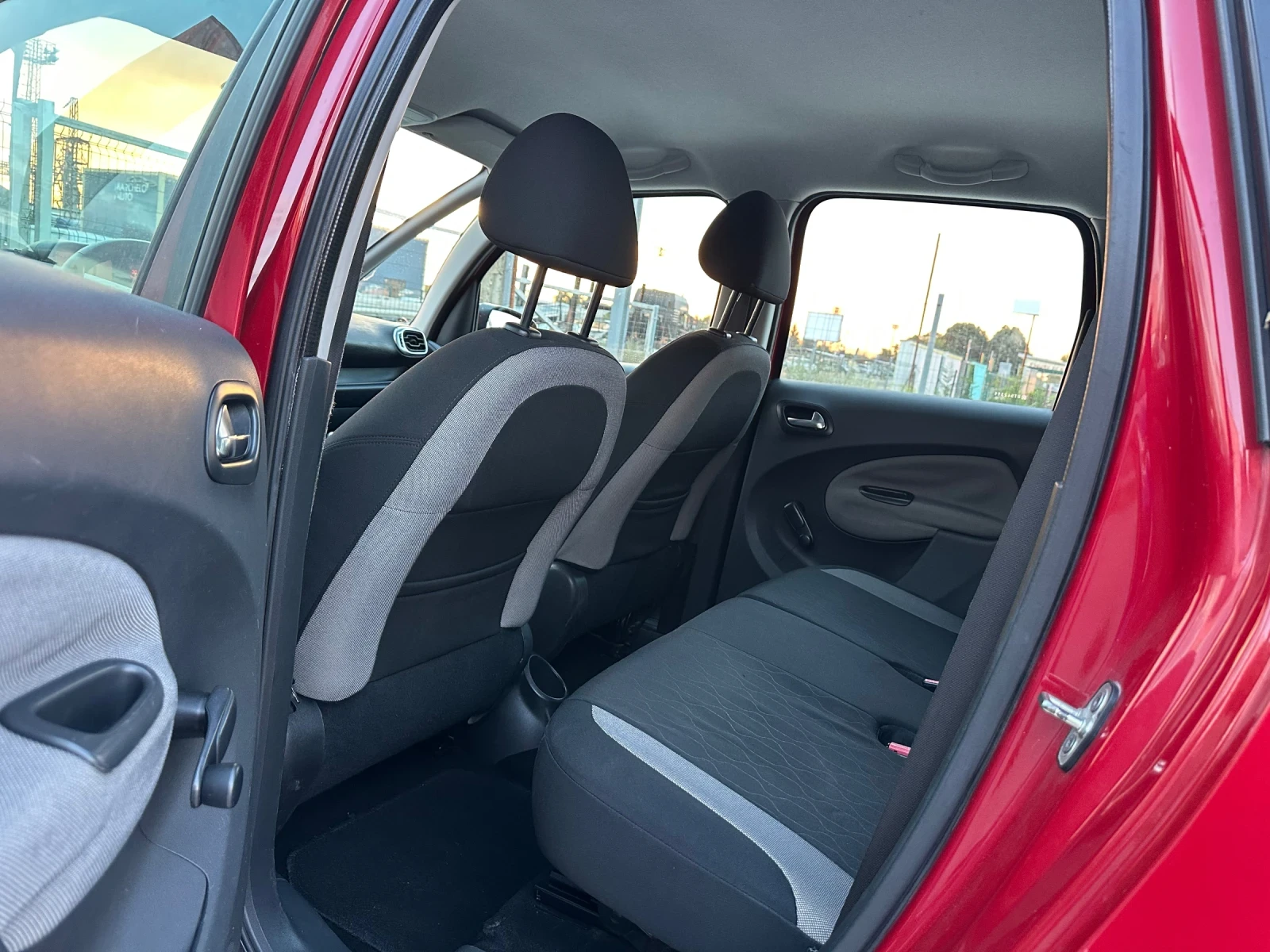 Citroen C3 Picasso 1.6hdi 95к. Face lift Клима! Led! , снимка 10 - Автомобили и джипове - 55090458