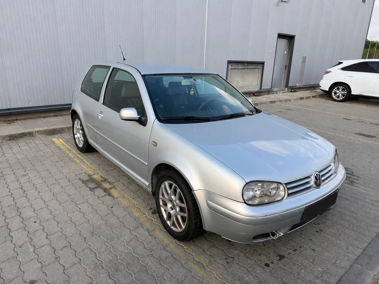 VW Golf 1.9 TDI, снимка 2 - Автомобили и джипове - 55781174
