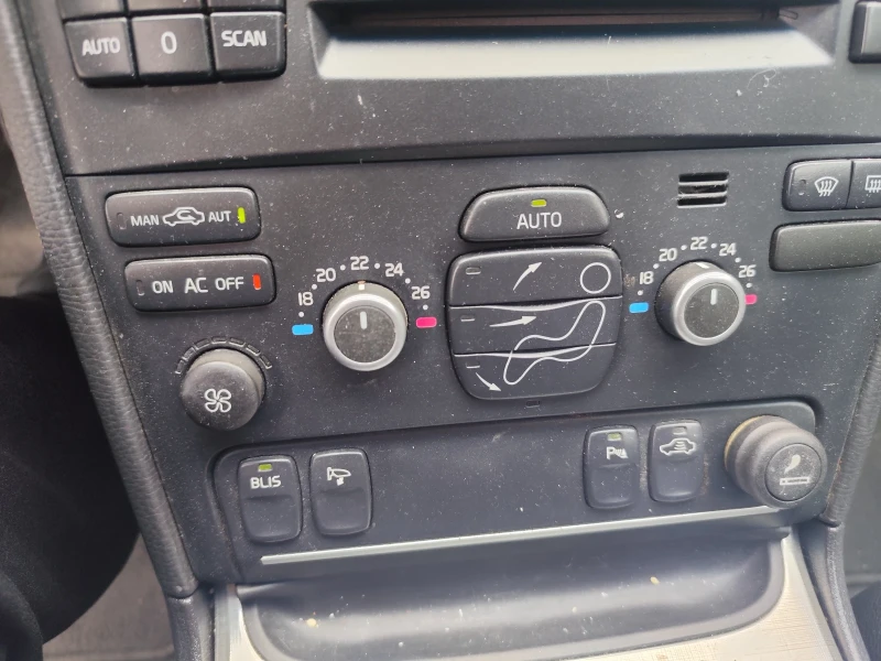 Volvo Xc90, снимка 17 - Автомобили и джипове - 52090333