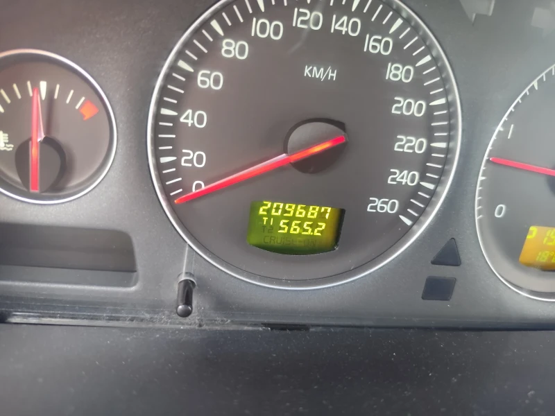 Volvo Xc90, снимка 13 - Автомобили и джипове - 52090333