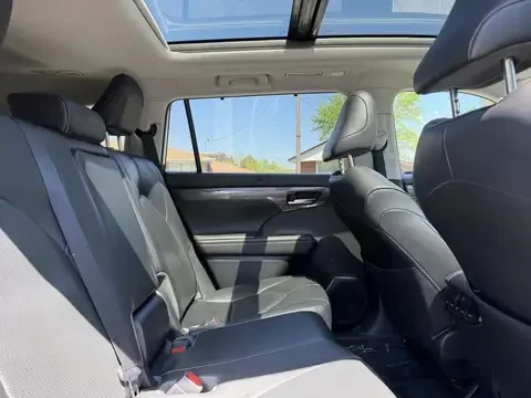 Toyota Highlander HYBRID LIMITED AWD * 8 МЕСТА * CARFAX * , снимка 15 - Автомобили и джипове - 55190395