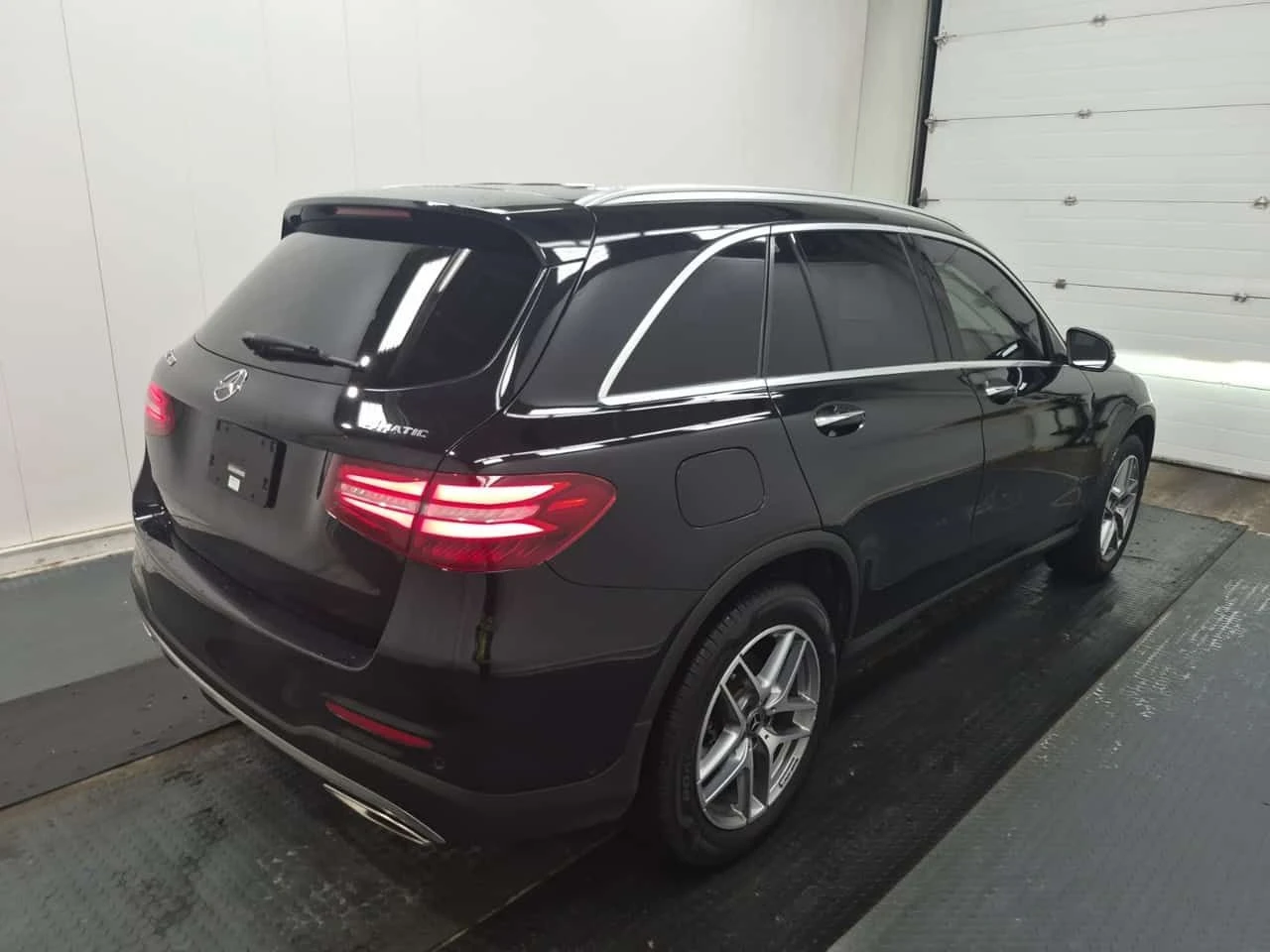 Mercedes-Benz GLC 300 AMG Line * Без инциденти * CARFAX * , снимка 3 - Автомобили и джипове - 54462889