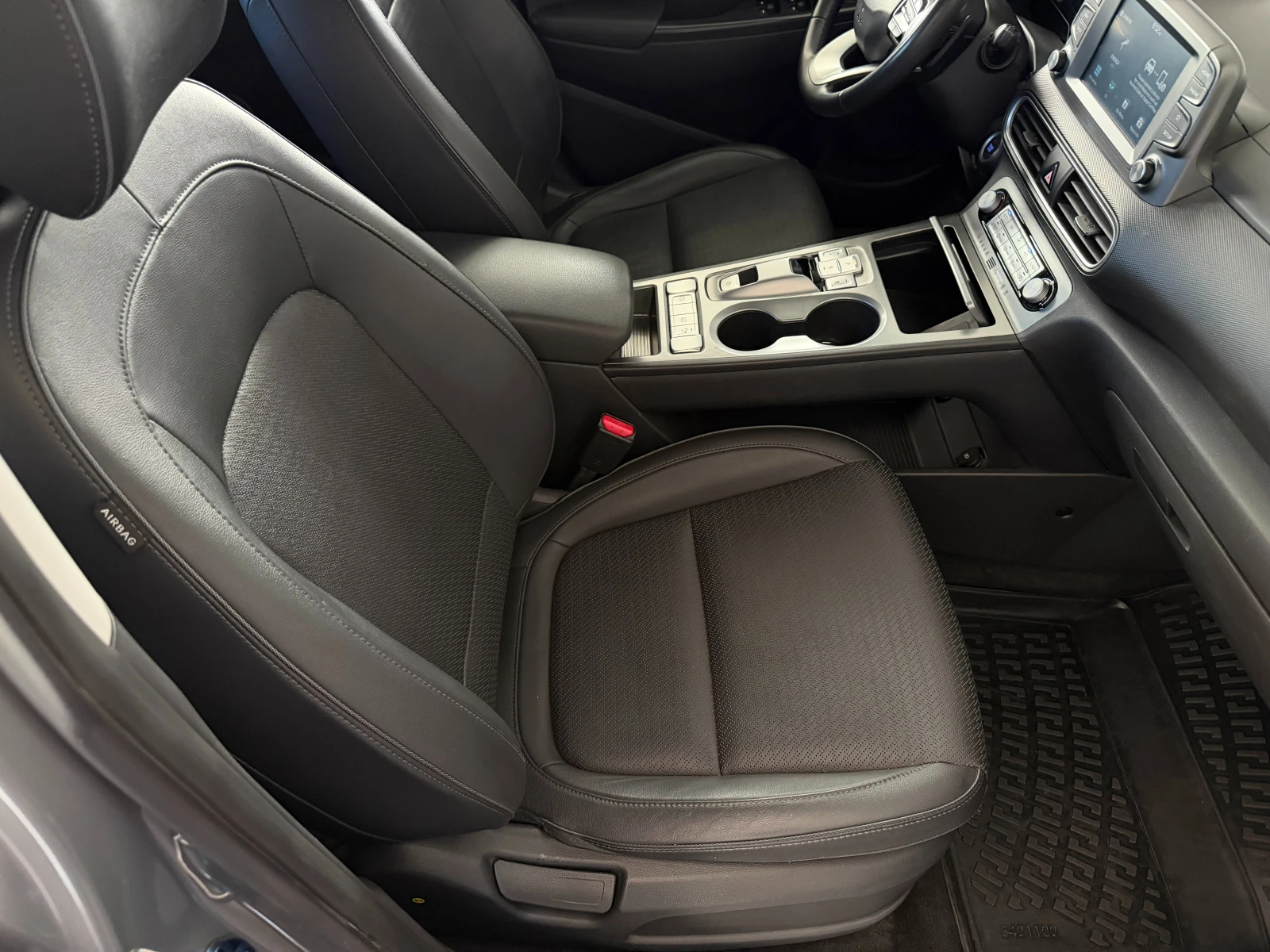 Hyundai Kona  150 kW  2WD* СЕРВИЗНА КНИЖКА С ПЪЛНА ИСТОРИЯ, снимка 12 - Автомобили и джипове - 56222149