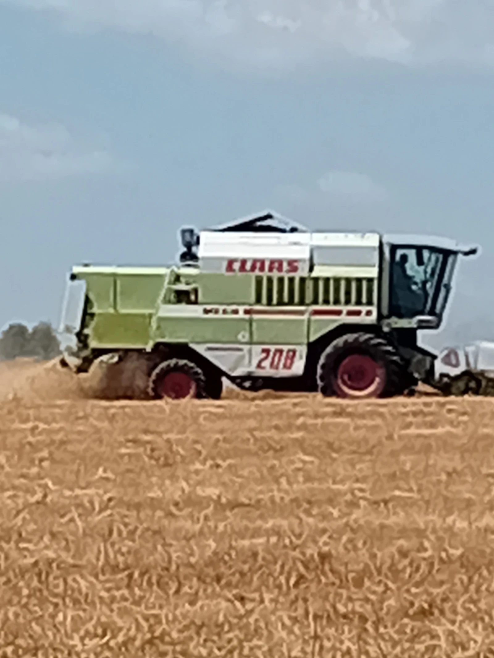 Комбайн Claas MEGA 208, снимка 2 - Селскостопанска техника - 55095438