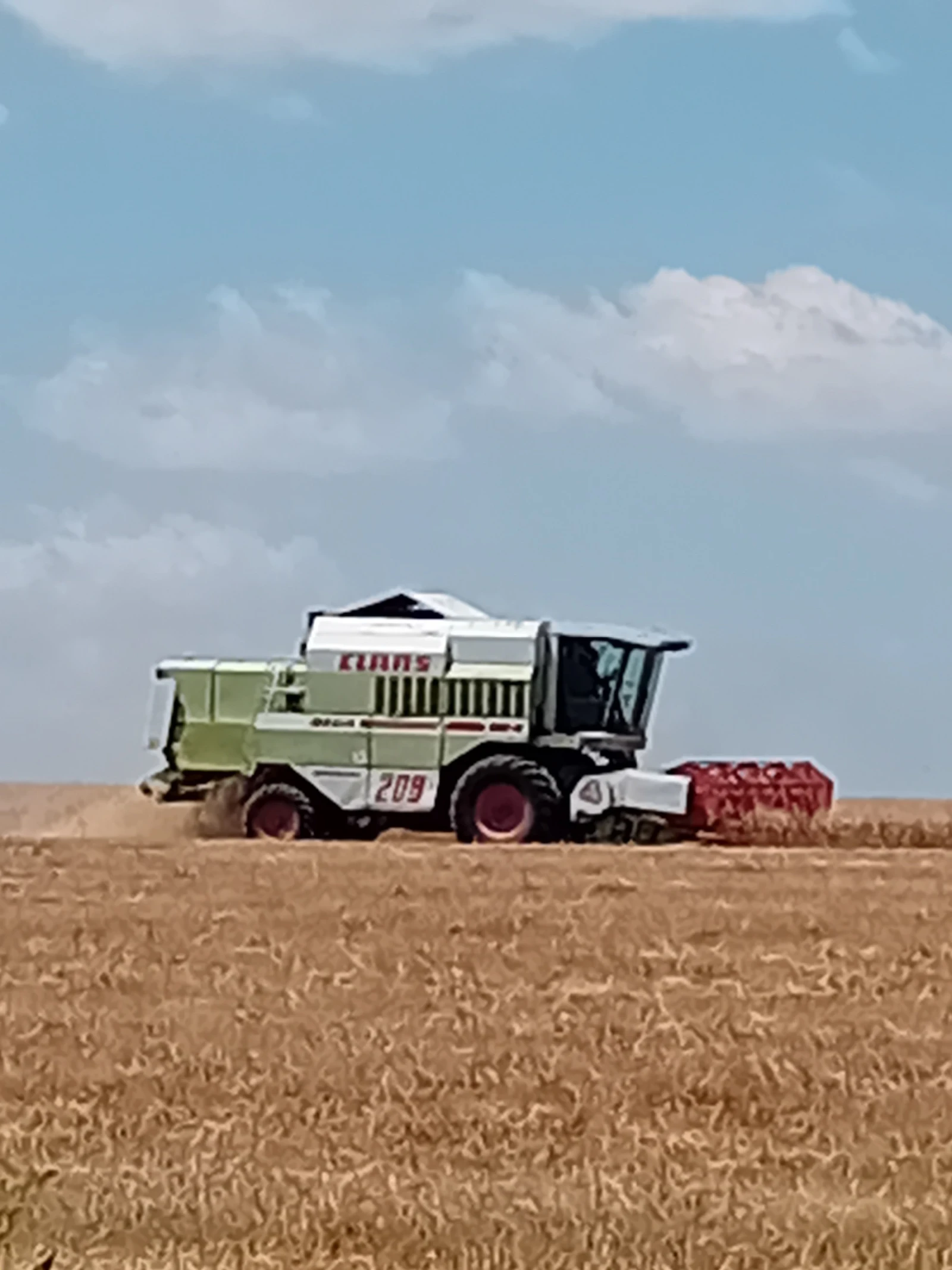 Комбайн Claas MEGA 208