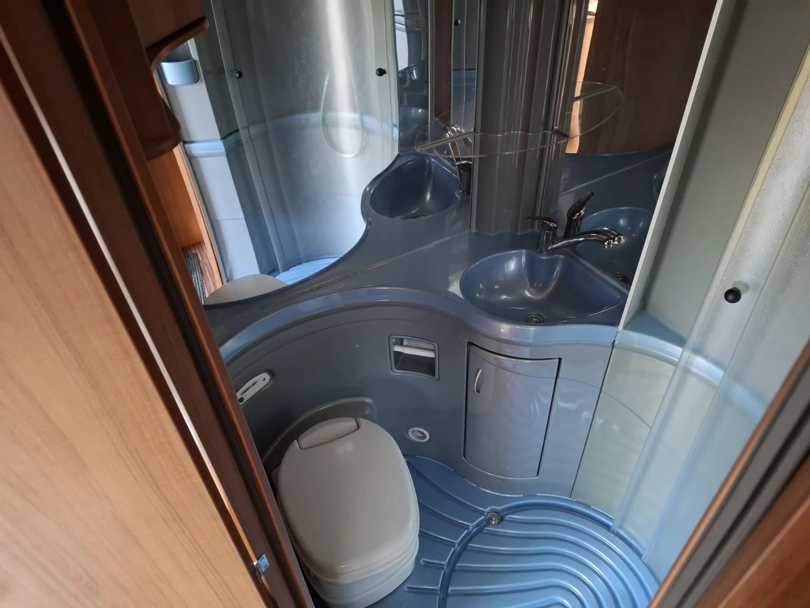 ������ Euramobil Profila 411 + 2xA/C | Mobile.bg � ����������� 12