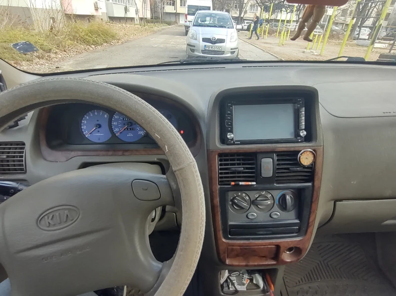 Kia Carens 1, 8i, снимка 13 - Автомобили и джипове - 47401551