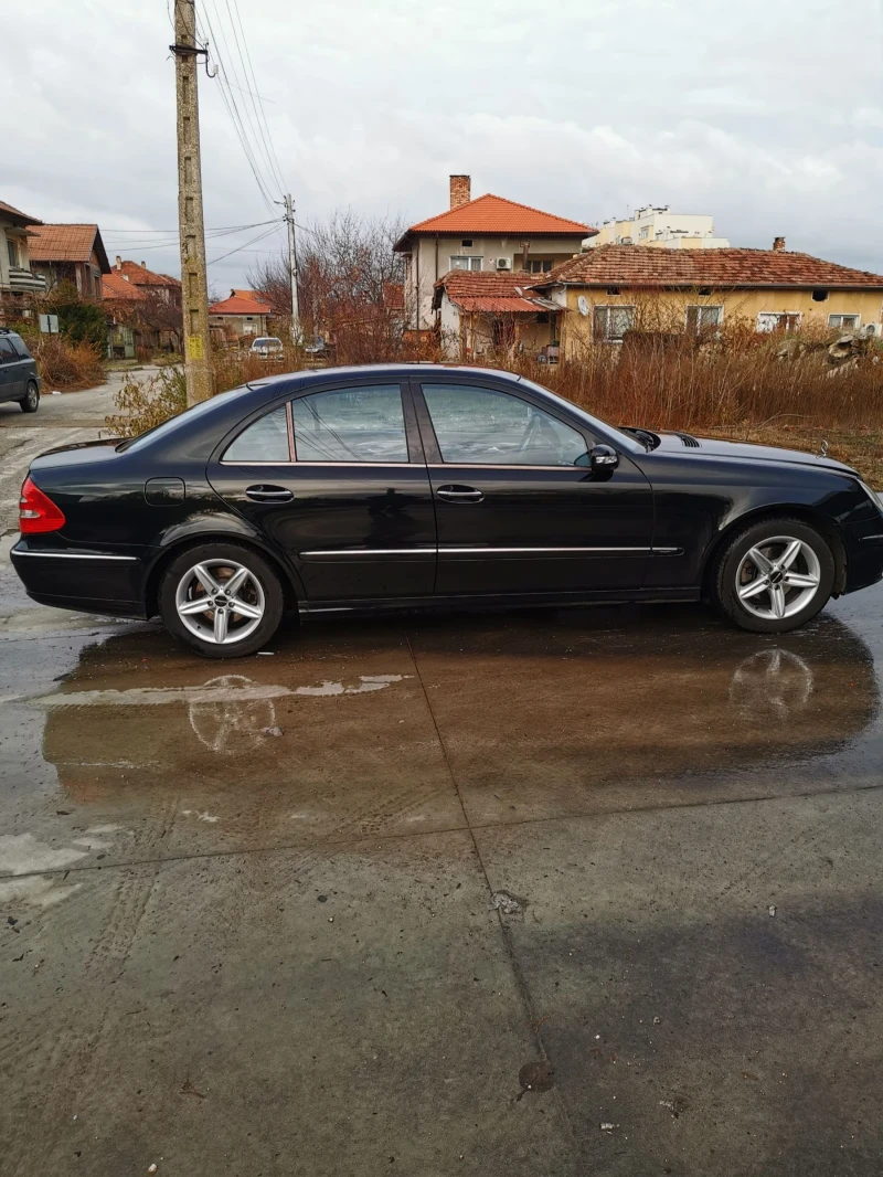 Mercedes-Benz E 220 Elegance, снимка 5 - Автомобили и джипове - 48228110