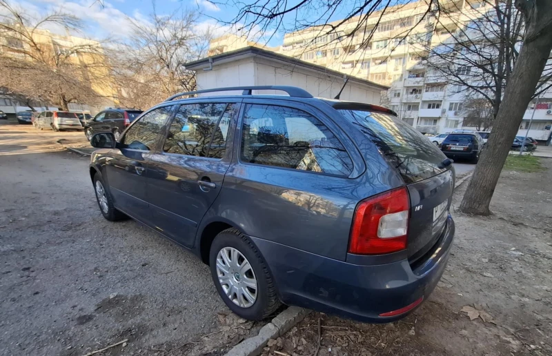 Skoda Octavia 1.6PMI, снимка 4 - Автомобили и джипове - 49350169