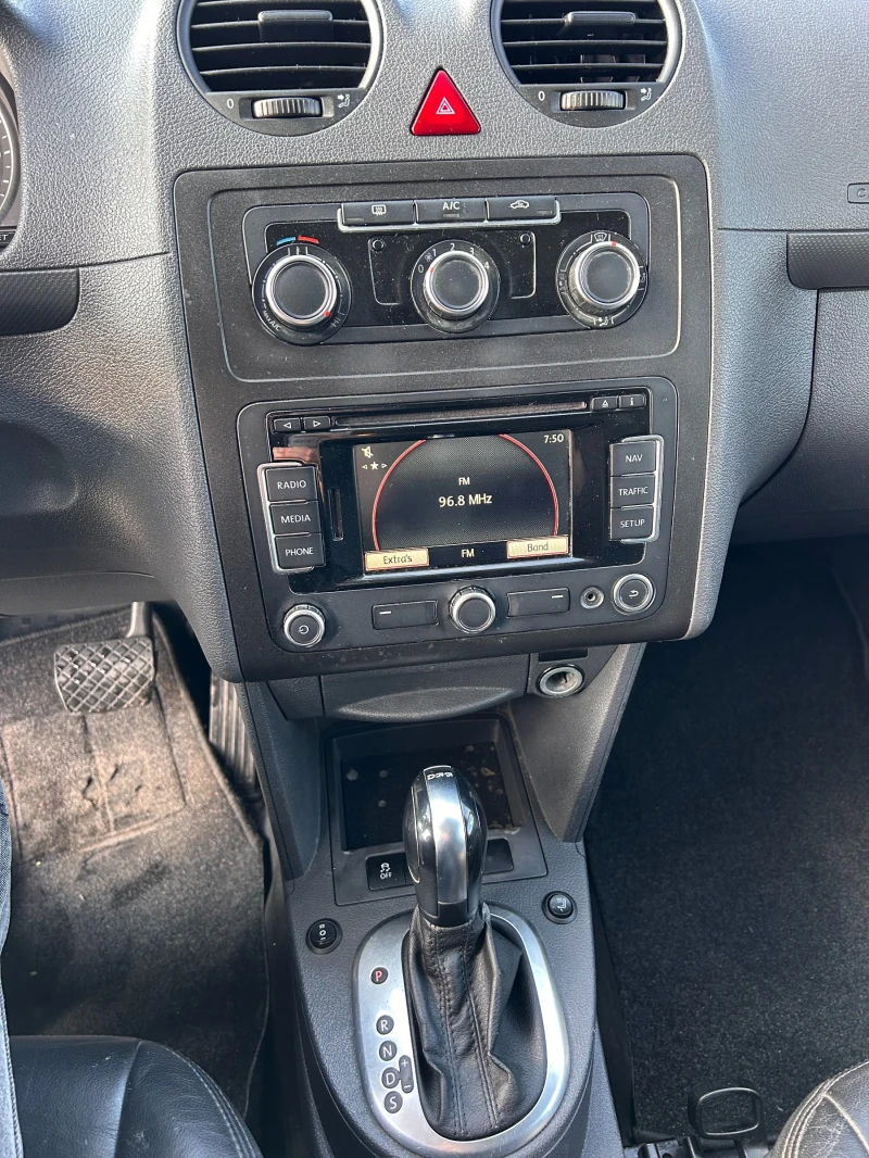 VW Caddy 1.6TDI AVTOMAT/KOJA EURO 5, снимка 11 - Автомобили и джипове - 49829715