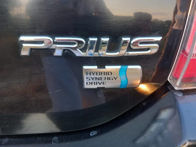 Toyota Prius, снимка 16 - Автомобили и джипове - 52674318