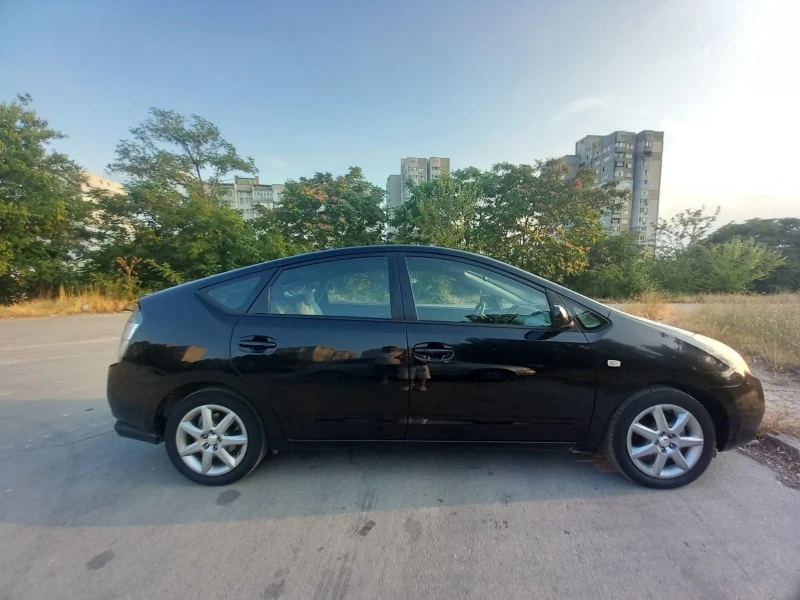Toyota Prius, снимка 6 - Автомобили и джипове - 52674318