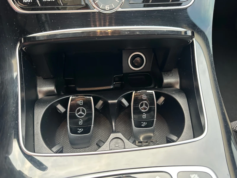 Mercedes-Benz E 220 4 matic wagon, снимка 12 - Автомобили и джипове - 52746659