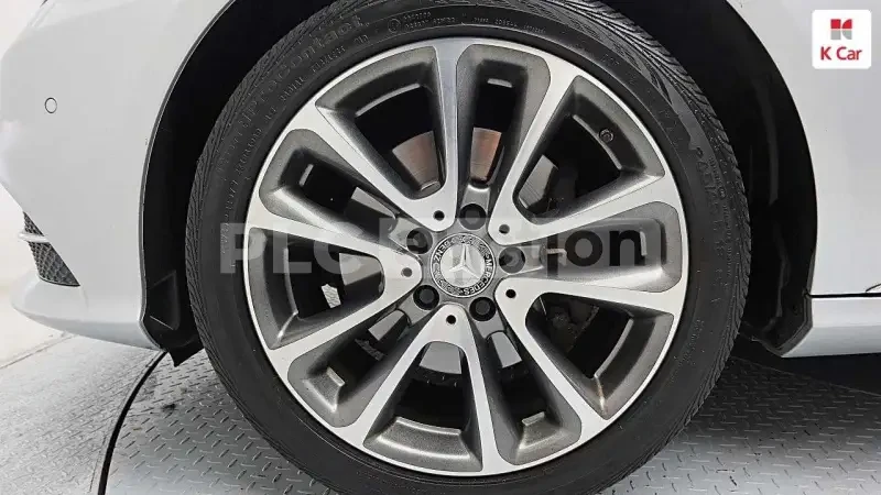 Mercedes-Benz E 350 4MATIC| PANO| ОБДУХ| DISTRONIC| ВКЛЮЧЕН ТЕХНОТЕСТ, снимка 17 - Автомобили и джипове - 54242640