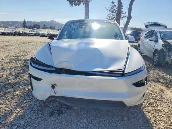 Tesla Model Y, снимка 6 - Автомобили и джипове - 56082360