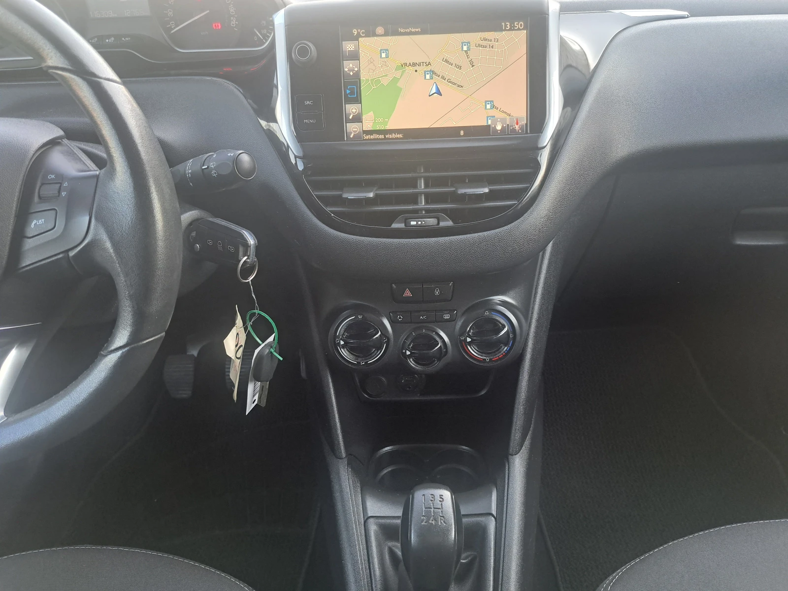 Peugeot 208 1.2VTI-URBANSOUL-NAVI-EU6 - изображение 8