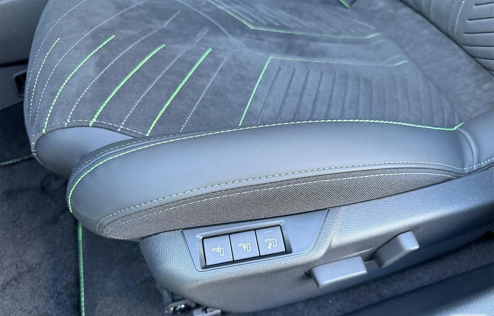 Peugeot 208 !/ELECTRIC/GT+ /156HP/360/PANO/140e | Mobile.bg   13