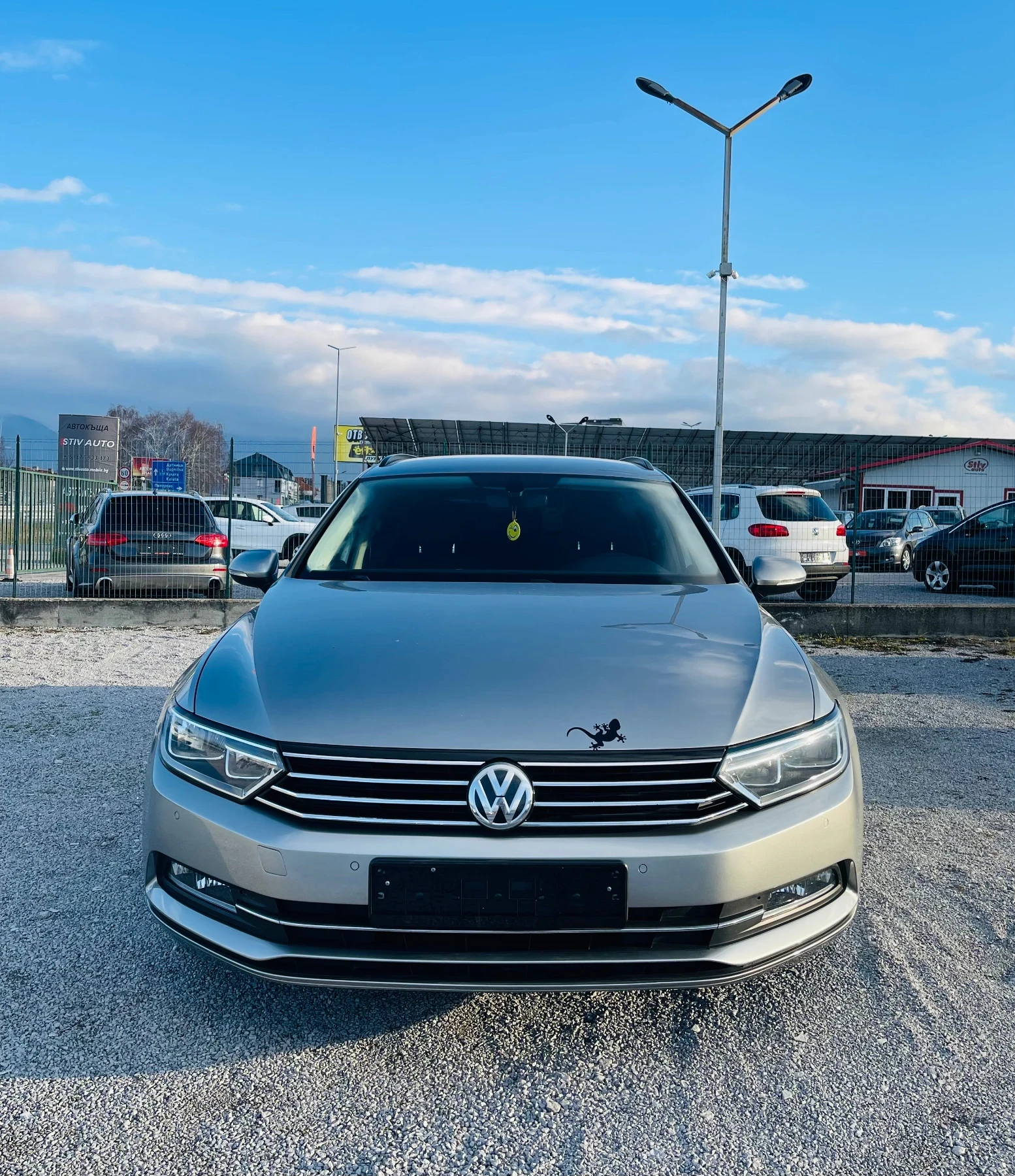 VW Passat 1.6 TDI 120 k.c * Автоматик* Оригинални километри* - изображение 2