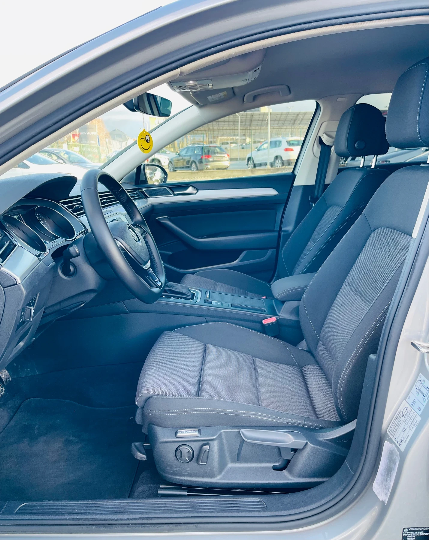 VW Passat 1.6 TDI 120 k.c * Автоматик* Оригинални километри* - изображение 9