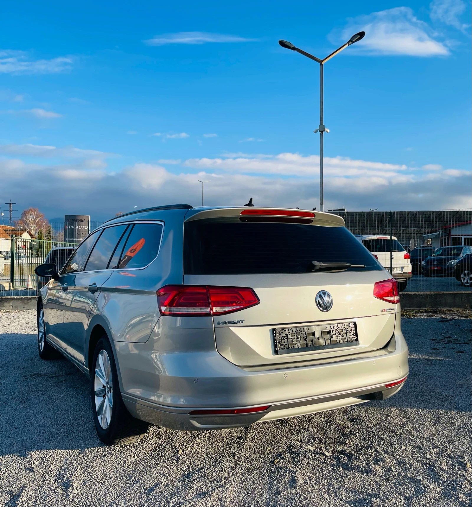 VW Passat 1.6 TDI 120 k.c * Автоматик* Оригинални километри* - изображение 7