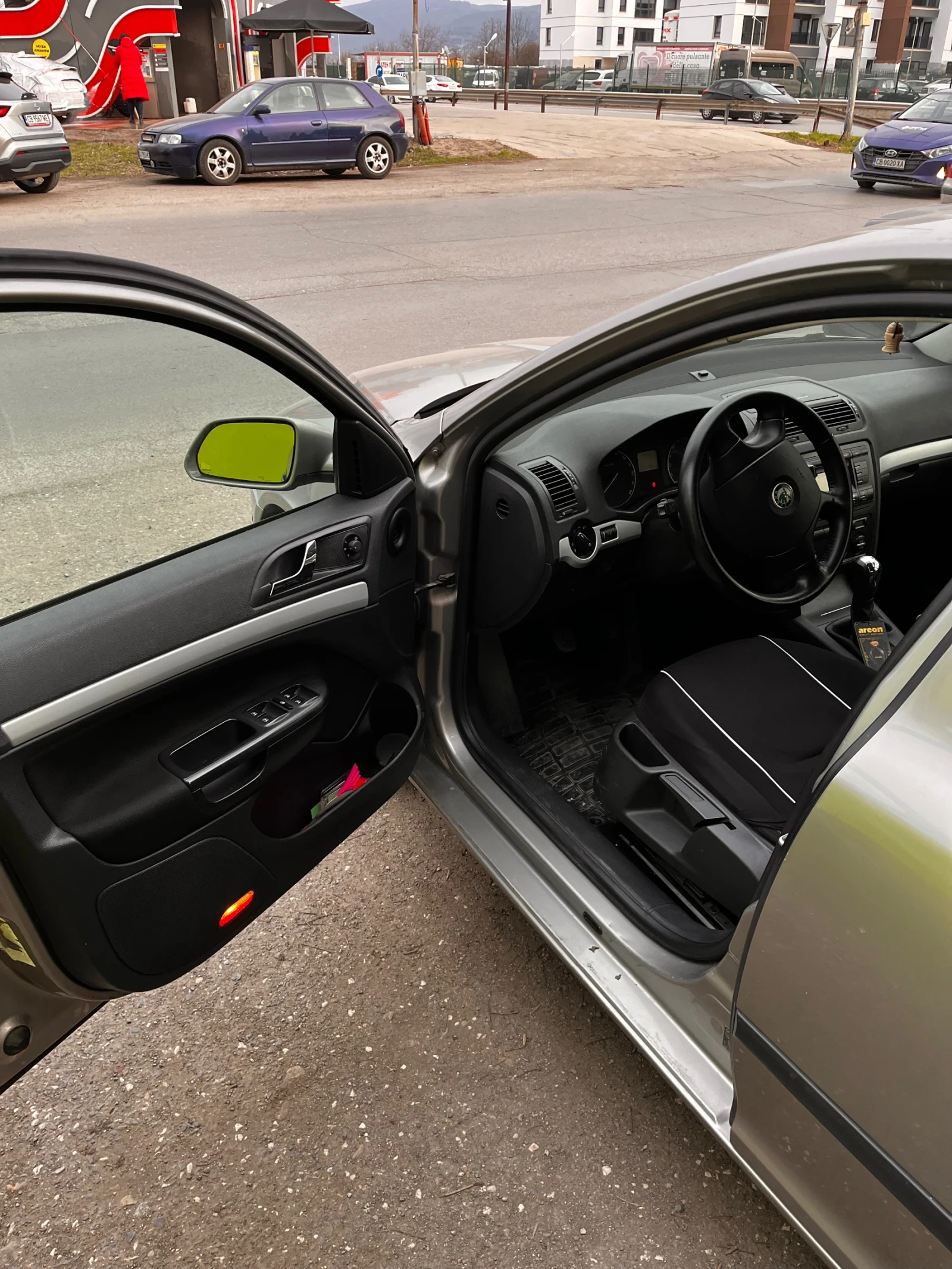 Skoda Octavia, снимка 6 - Автомобили и джипове - 53737738