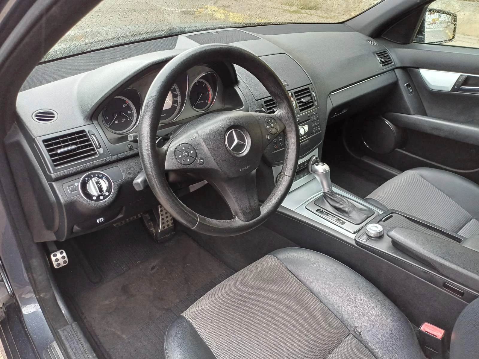 Mercedes-Benz C 320 CDI AMG Line Avantgarde , снимка 9 - Автомобили и джипове - 54030522