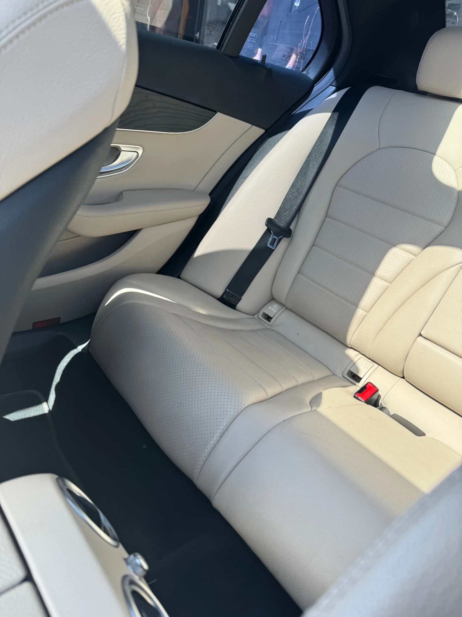 Mercedes-Benz C 300, снимка 10 - Автомобили и джипове - 54235210