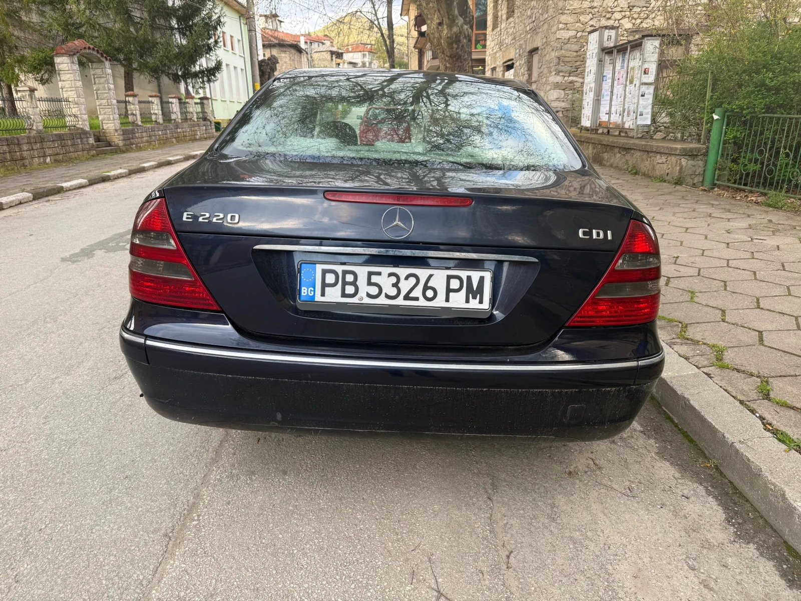 Mercedes-Benz E 220, снимка 4 - Автомобили и джипове - 54464249