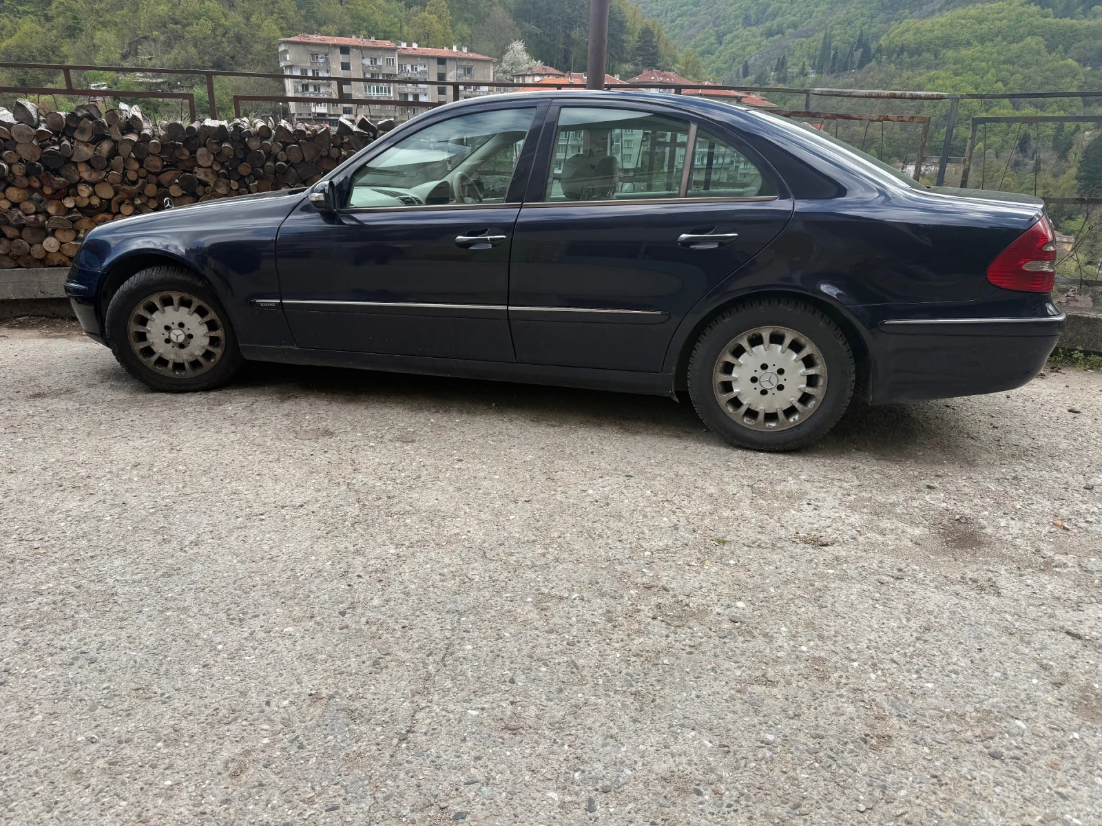 Mercedes-Benz E 220, снимка 5 - Автомобили и джипове - 54464249
