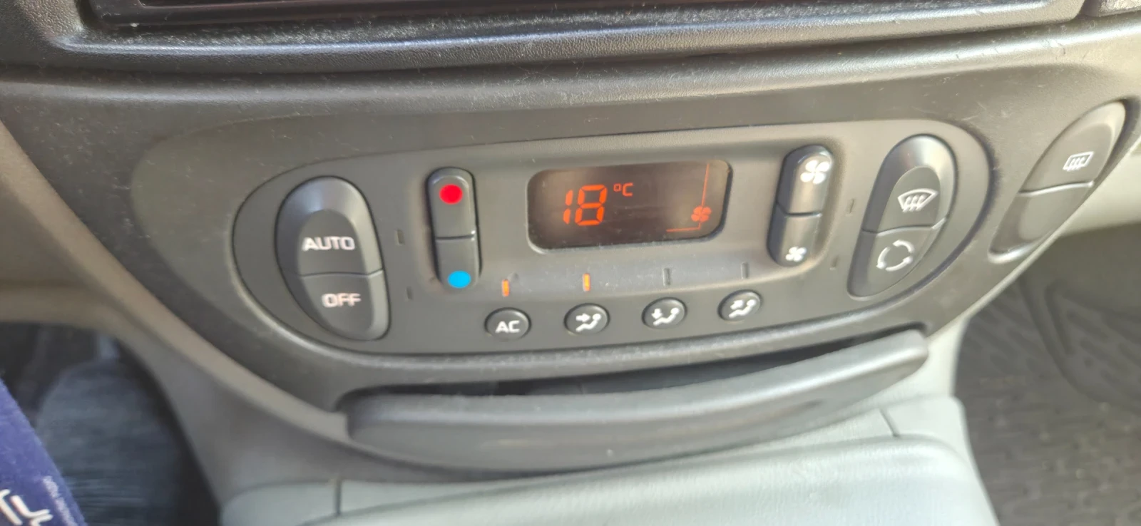 Renault Scenic, снимка 8 - Автомобили и джипове - 54620761