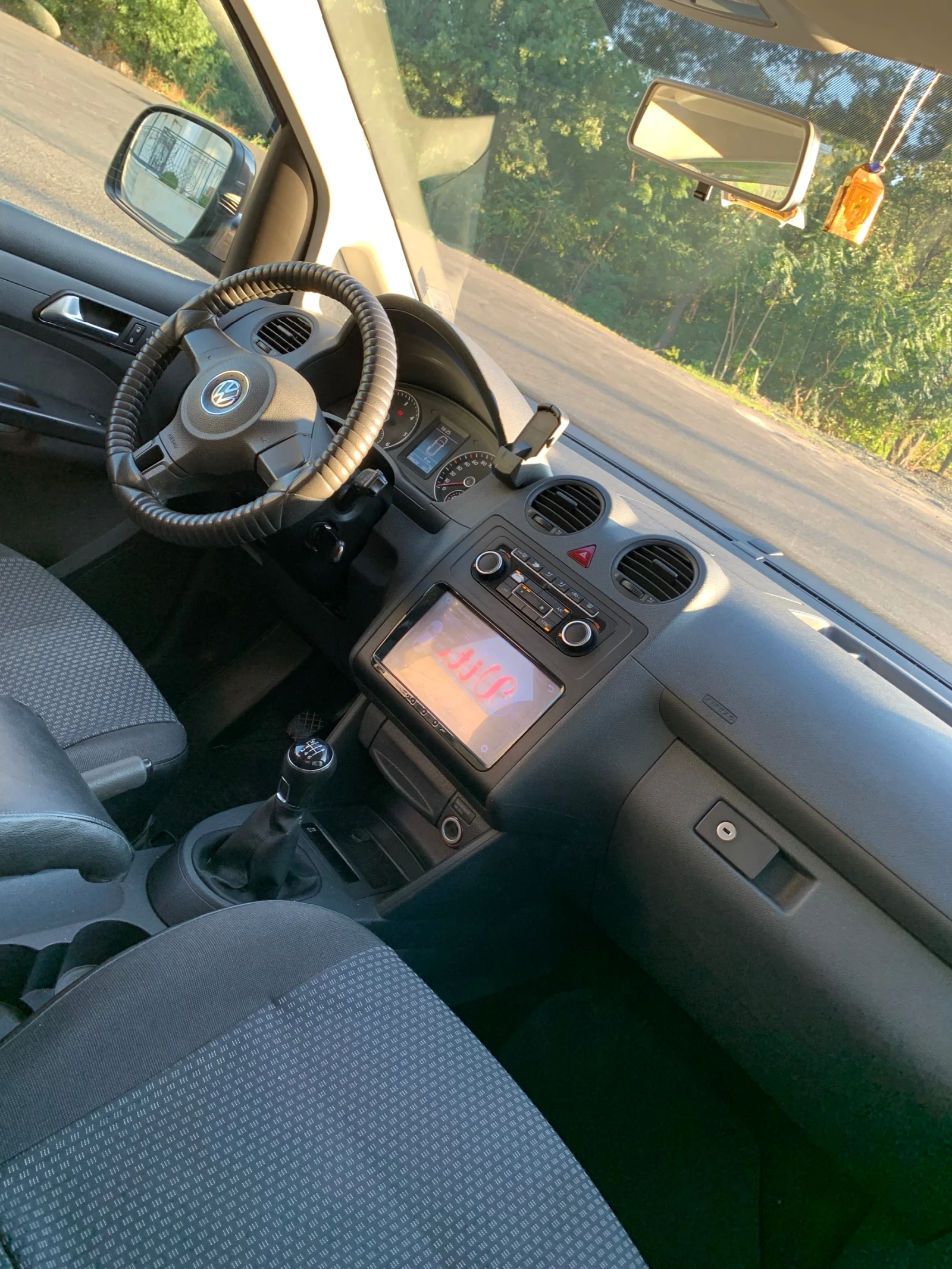 VW Caddy 2.0 TDI 4x4, снимка 9 - Автомобили и джипове - 55180398