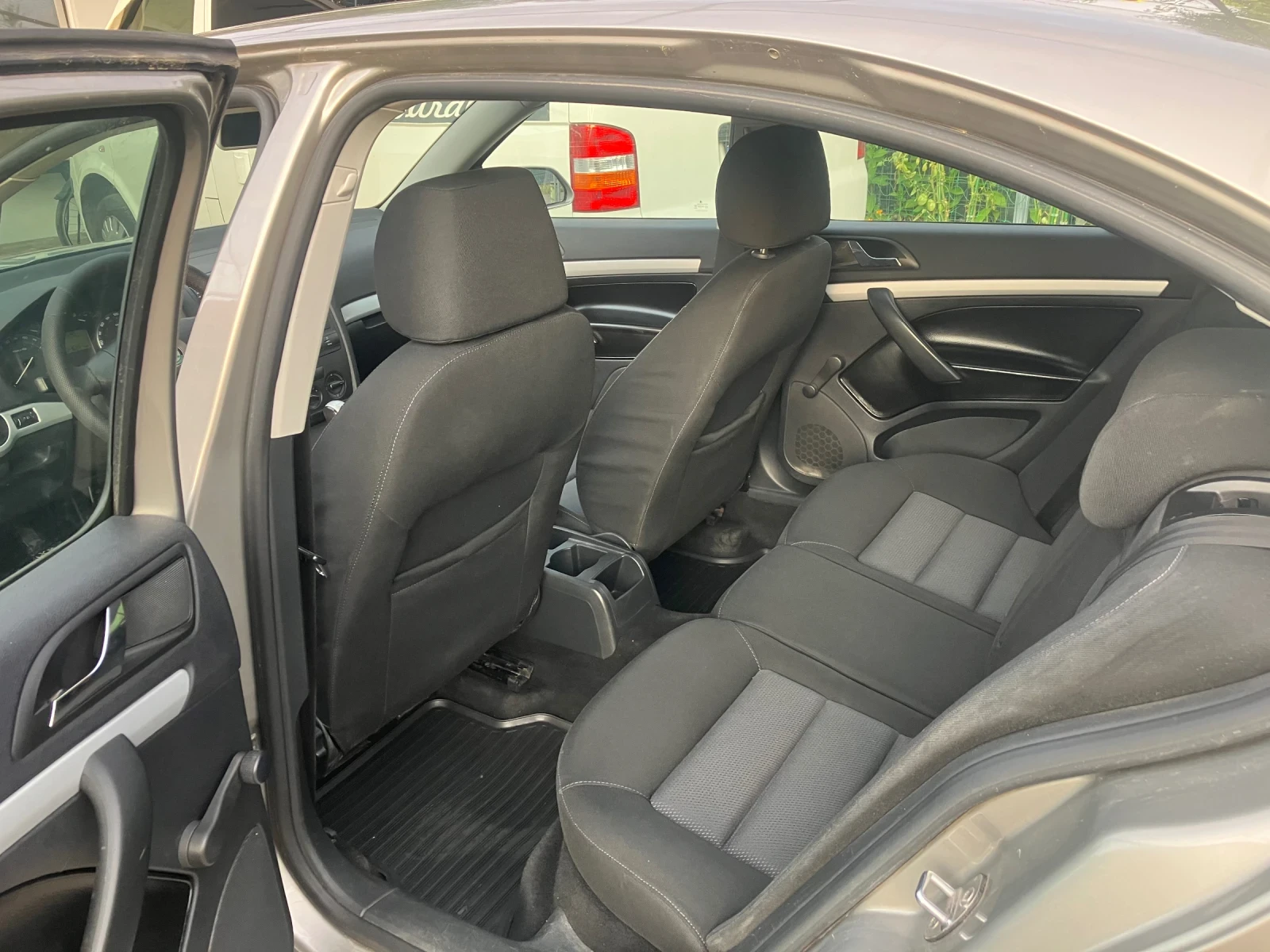 Skoda Octavia 1.6MPi/Отлична, снимка 6 - Автомобили и джипове - 55894338