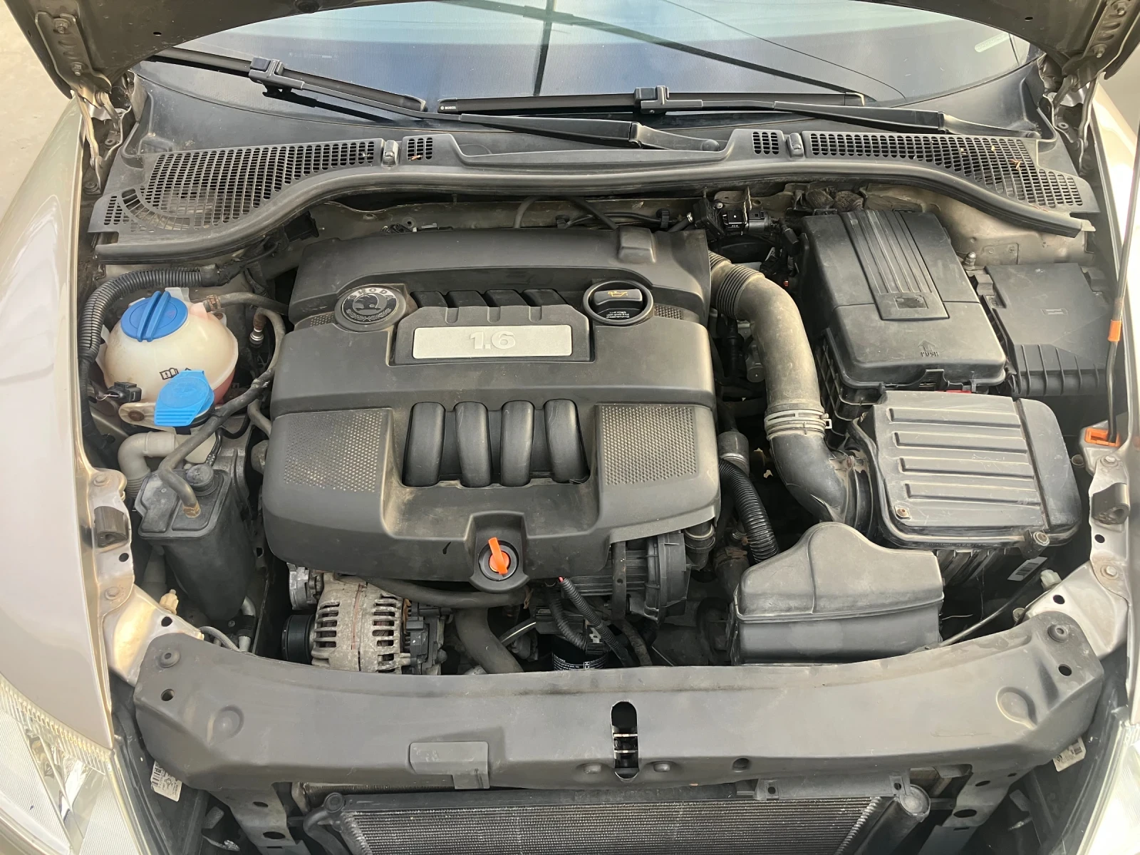 Skoda Octavia 1.6MPi/Отлична, снимка 8 - Автомобили и джипове - 55894338