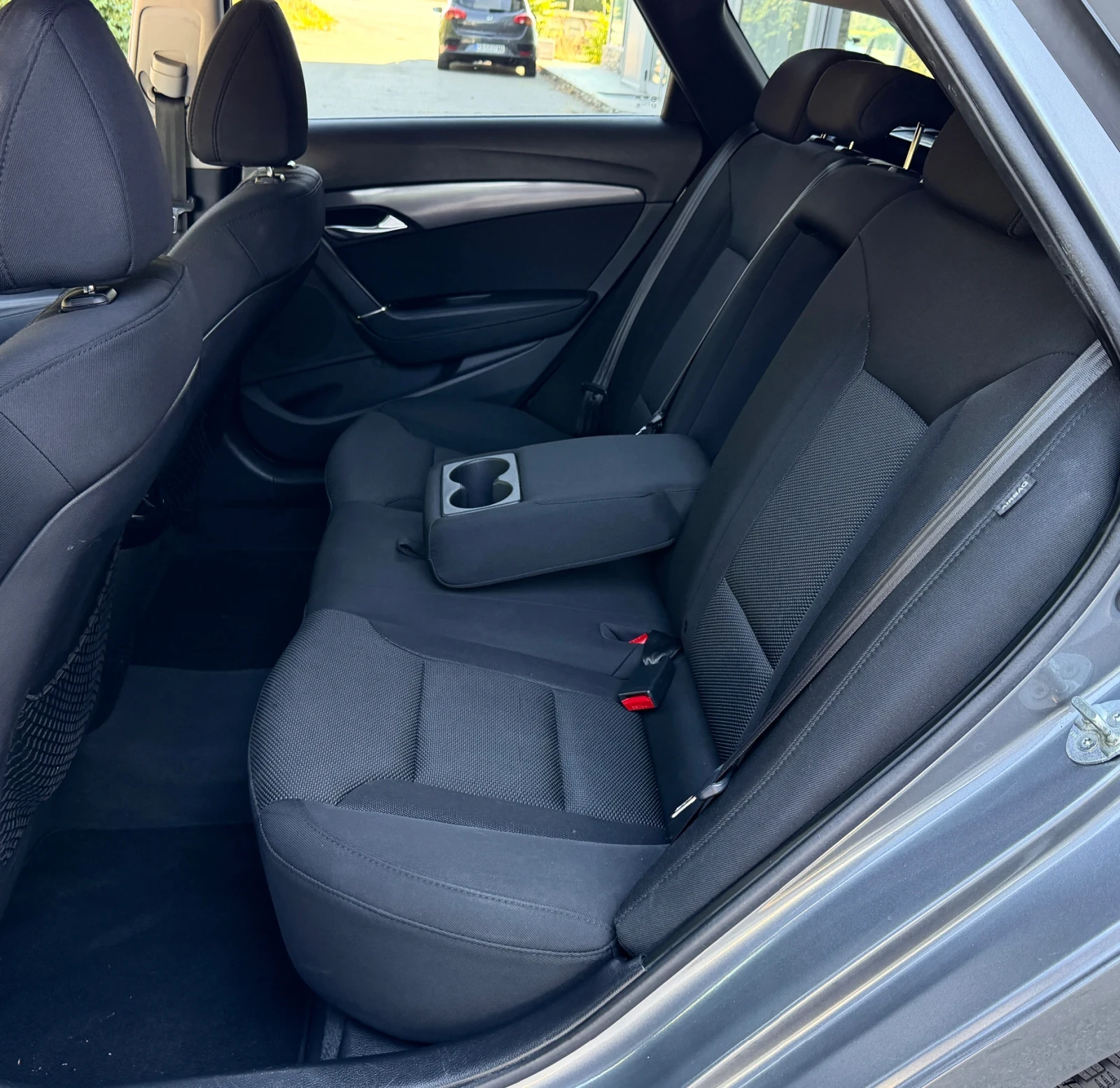Hyundai I40 Keyless/Обслужен, снимка 11 - Автомобили и джипове - 56180176