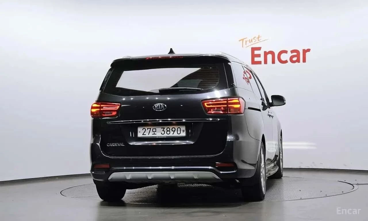 Kia Carnival, снимка 4 - Автомобили и джипове - 56688317