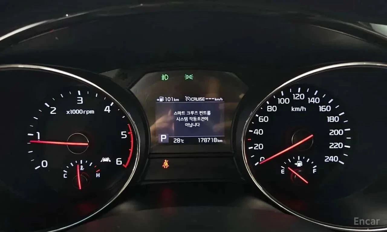 Kia Carnival, снимка 8 - Автомобили и джипове - 56688317