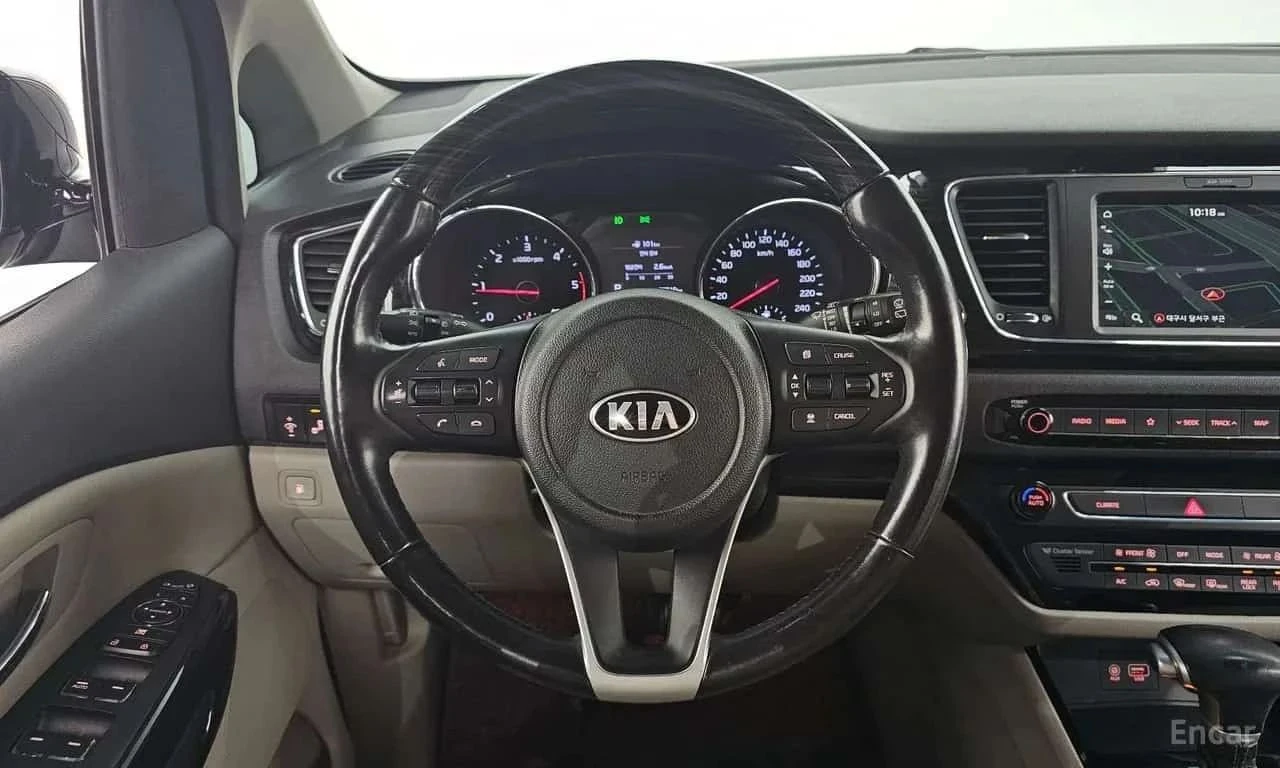 Kia Carnival, снимка 13 - Автомобили и джипове - 56688317