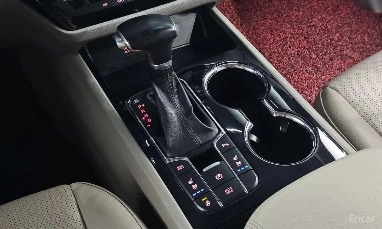 Kia Carnival, снимка 9 - Автомобили и джипове - 56688317