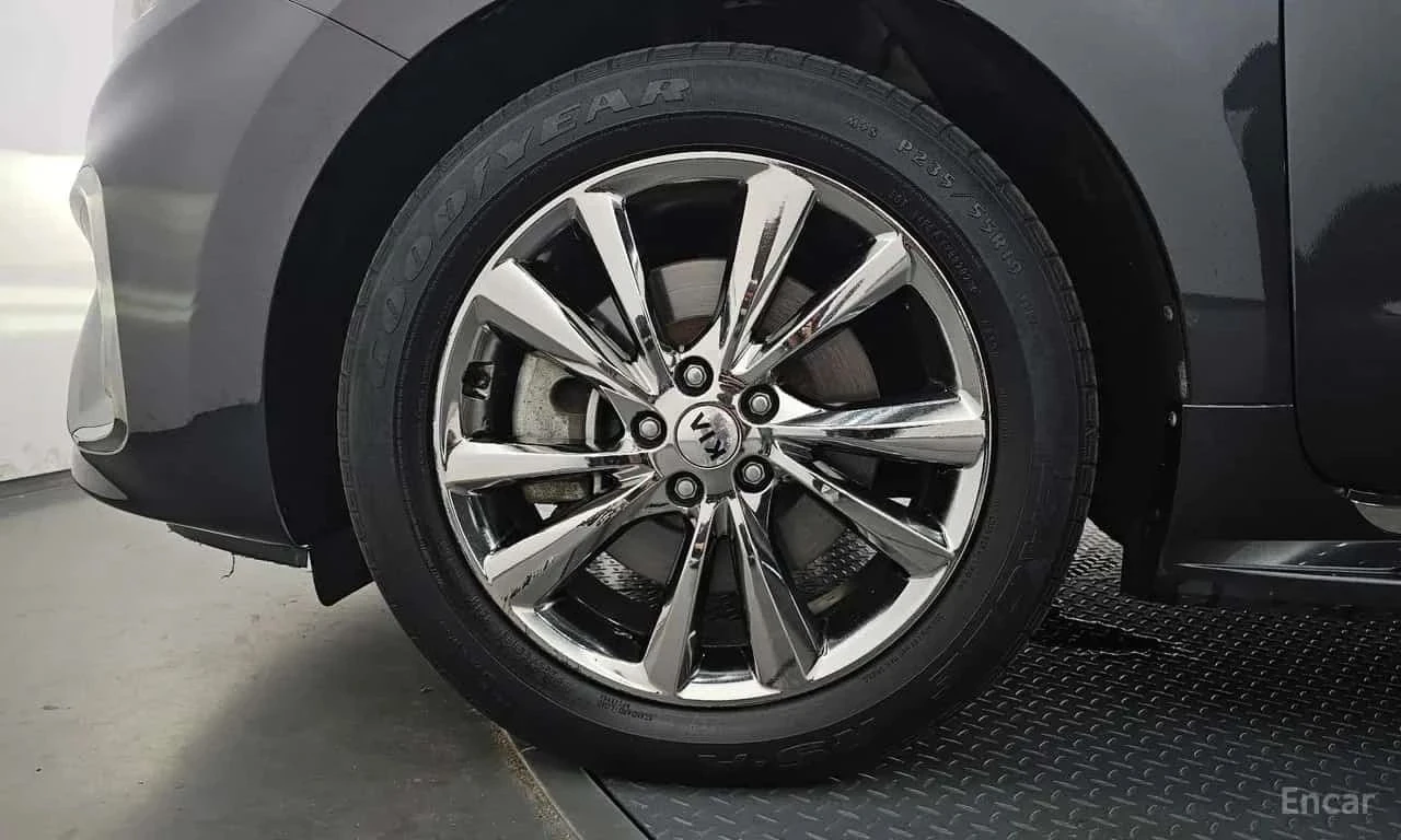 Kia Carnival, снимка 5 - Автомобили и джипове - 56688317