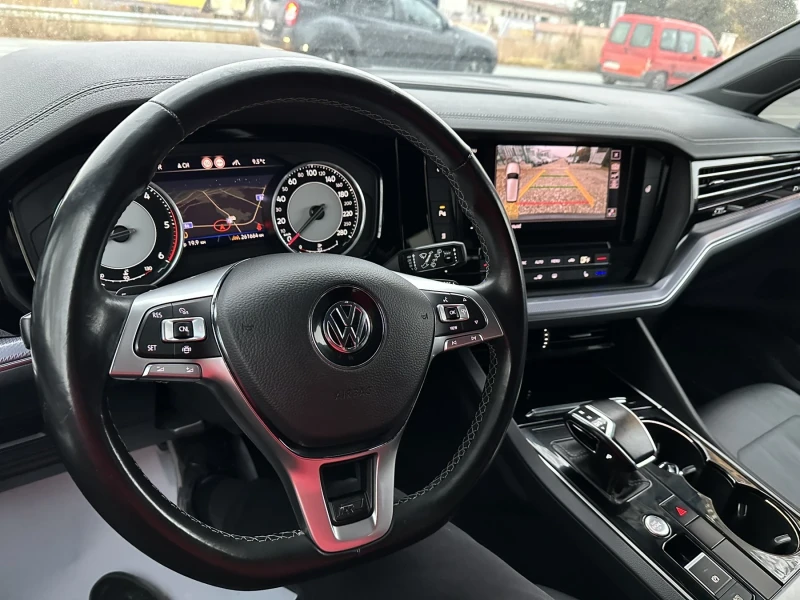 VW Touareg 3.0 TDI R-LINE , снимка 12 - Автомобили и джипове - 47958572