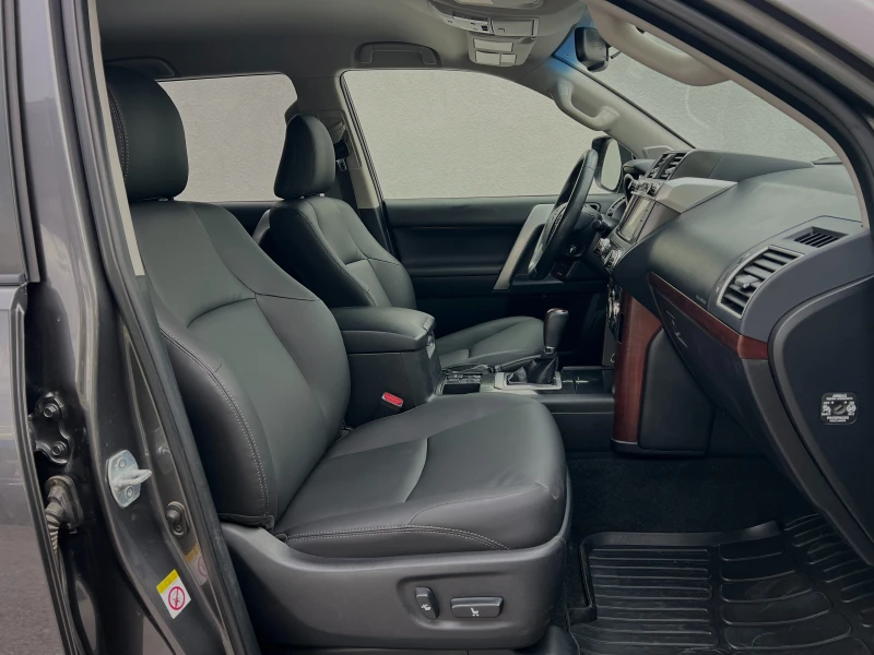 Toyota Land cruiser 2.8d Premium Luxury БЕЗ ДДС, снимка 15 - Автомобили и джипове - 48251508
