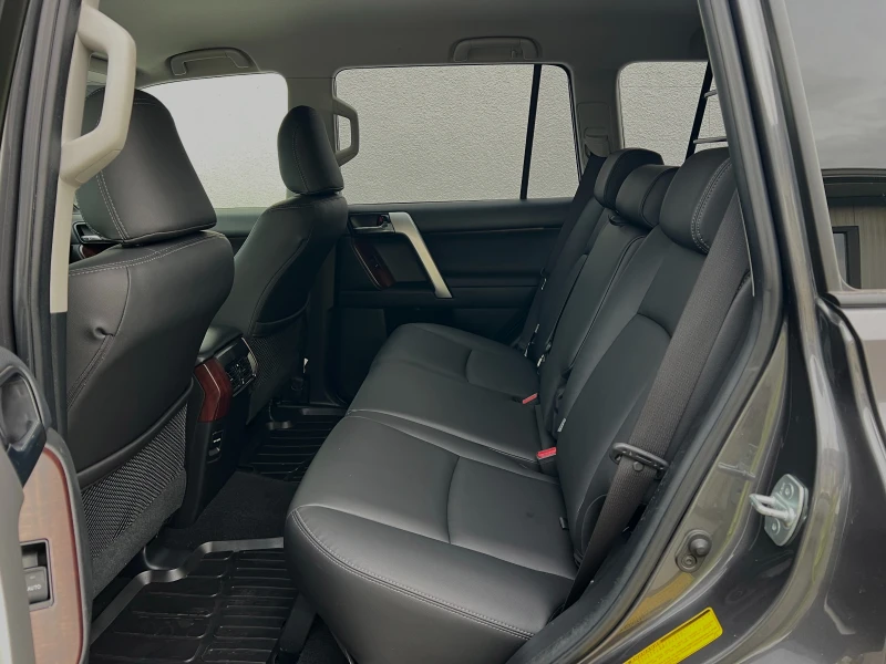 Toyota Land cruiser 2.8d Premium Luxury БЕЗ ДДС, снимка 14 - Автомобили и джипове - 48251508