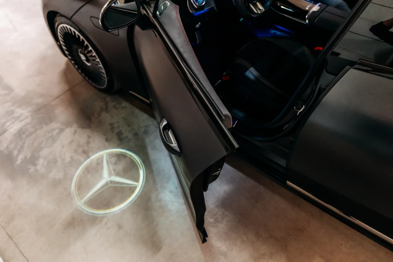 Mercedes-Benz EQE 43 AMG PANO FULL AIRMATIC GERMANY, снимка 13 - Автомобили и джипове - 52655600