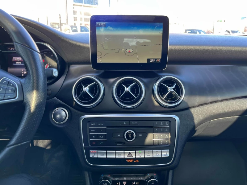 Mercedes-Benz GLA 250 * * CARFAX * * АВТО КРЕДИТ * * , снимка 7 - Автомобили и джипове - 53309618