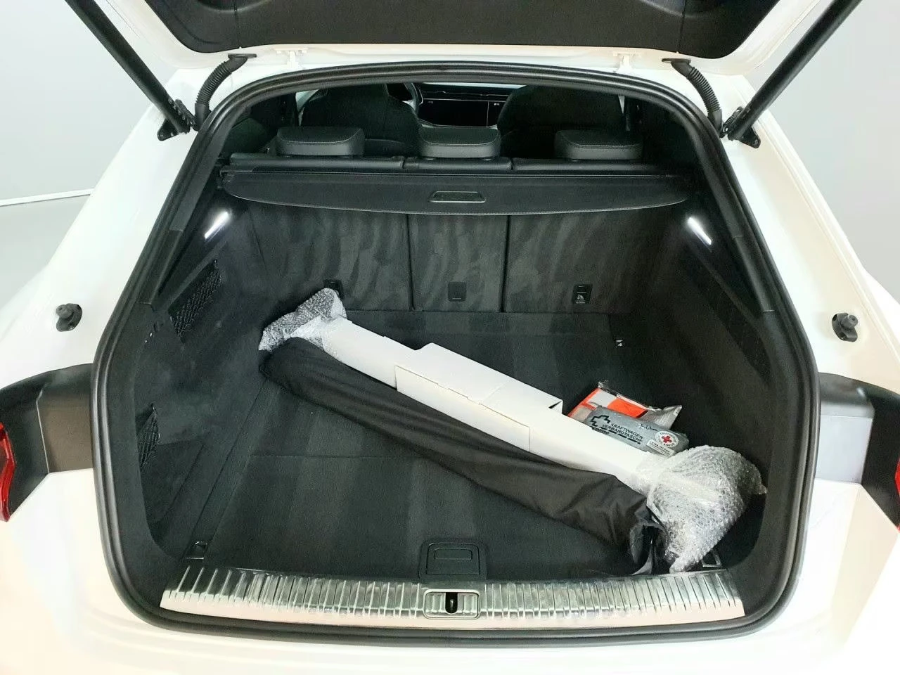 Audi SQ8 507HP/QUATTRO/PANO/MATRIX/360/ОБДУХ/DIGITAL/980v - изображение 9